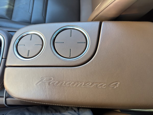 Porsche Panamera 4 Platinum Edition