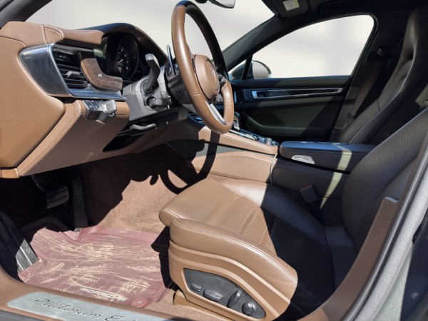 Porsche Panamera 4 Platinum Edition