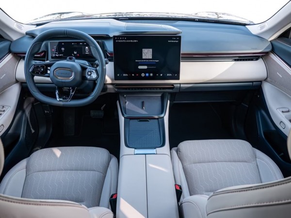 Lynk&Co 08 Plug-In Hybrid