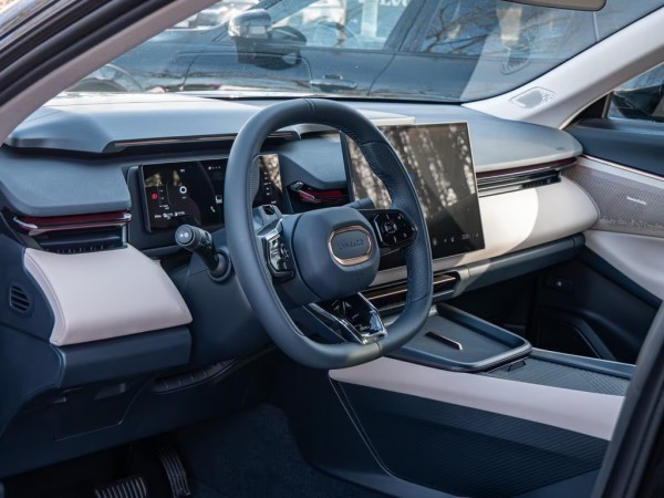 Lynk&Co 08 Plug-In Hybrid