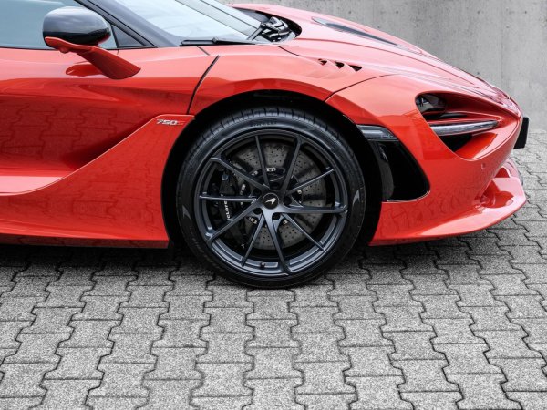 McLaren 750S Coupe