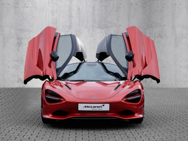 McLaren 750S Coupe