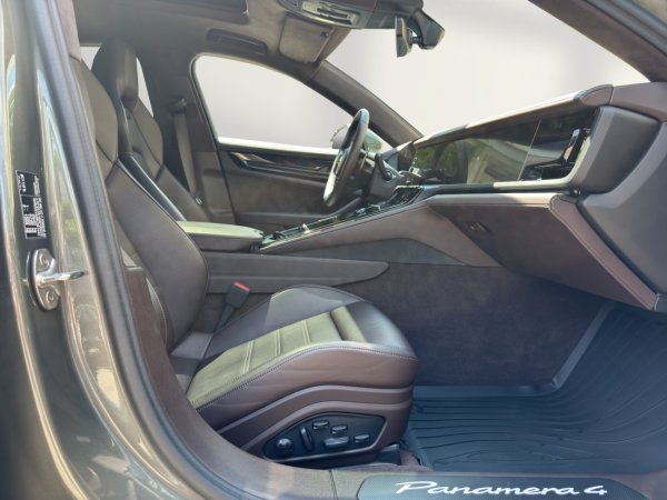 Porsche Panamera 4