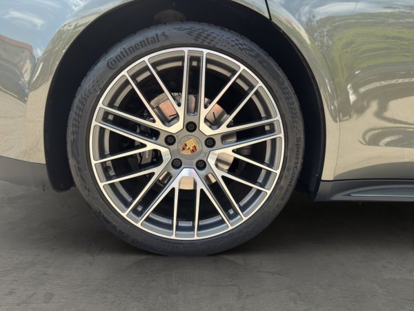 Porsche Panamera 4
