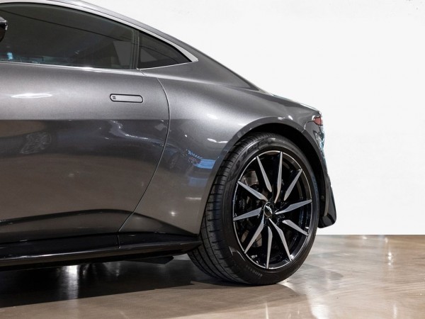 Aston Martin V8 Vantage Coupé 
