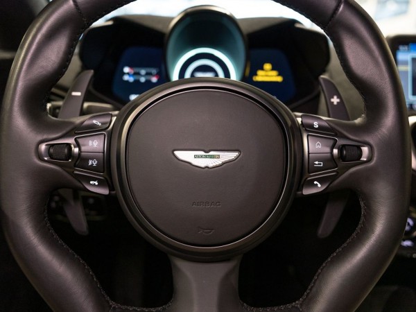 Aston Martin V8 Vantage Coupé 