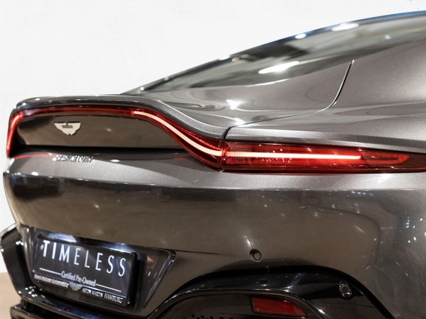 Aston Martin V8 Vantage Coupé 