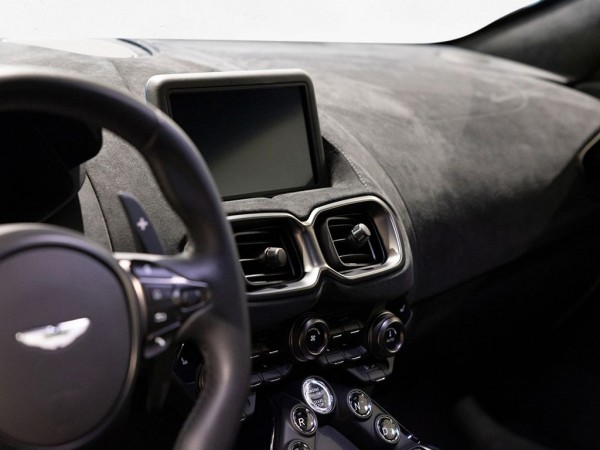 Aston Martin V8 Vantage Coupé 