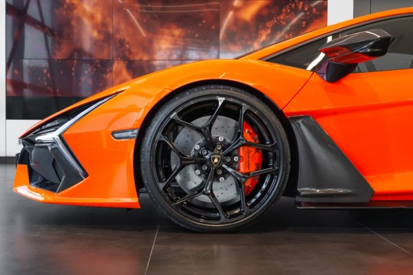 Lamborghini Revuelto 6.5 V12 HPEV