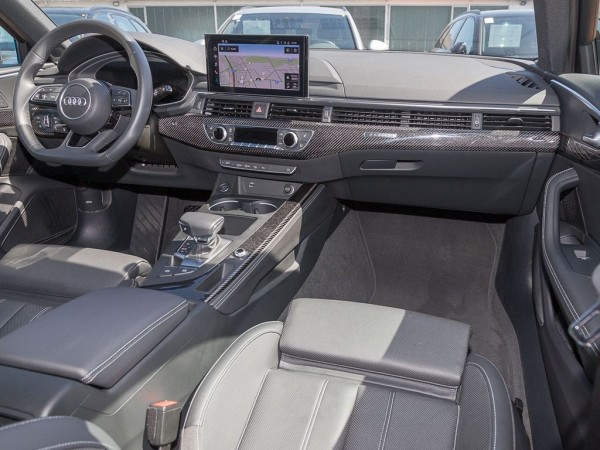 Audi A4 Avant 40 TFSI Quattro, Matrix