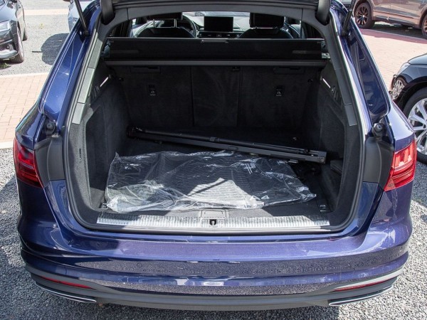 Audi A4 Avant 40 TFSI Quattro, Matrix