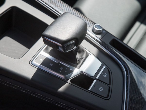 Audi A4 Avant 40 TFSI Quattro, Matrix